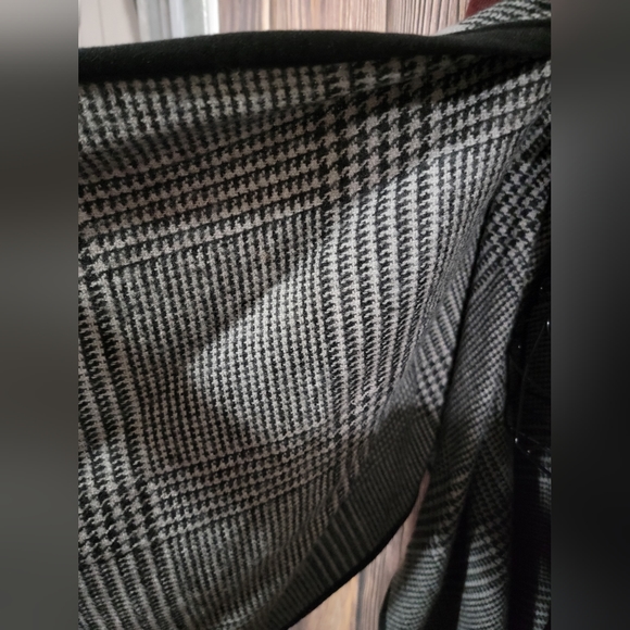 Womens Plaid Sweater Poncho - Picture 4 of 4